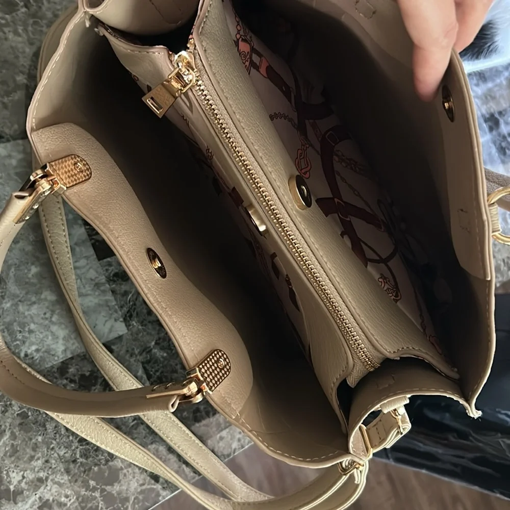 Elegant Vegan Tan Tote Bag - Picture 4 of 11